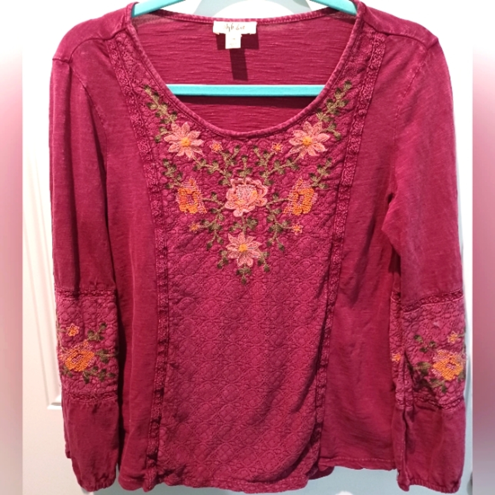 STYLE & CO FLORAL EMBROIDERED BURGUNDY COTTON TOP!
